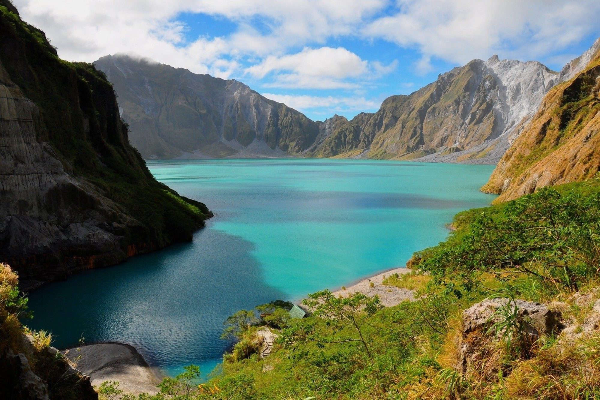 Palawan limestone cliffs and crystal clear lagoons